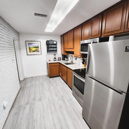Cozy 3 Bedroom House Near Airport/Raymond Stadium/Downtown. タンパ エクステリア 写真