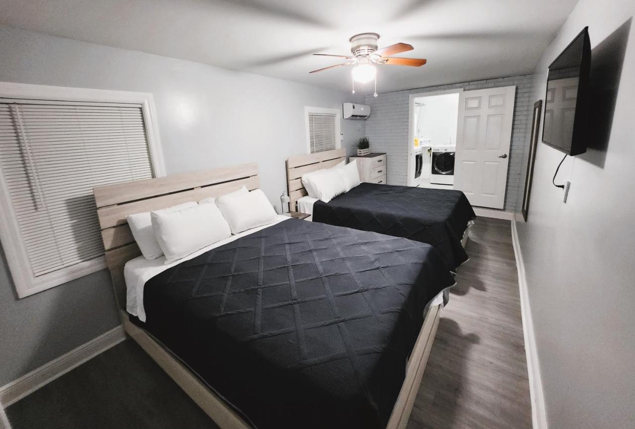 Cozy 3 Bedroom House Near Airport/Raymond Stadium/Downtown. タンパ エクステリア 写真