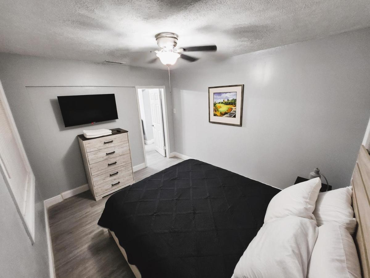 Cozy 3 Bedroom House Near Airport/Raymond Stadium/Downtown. タンパ エクステリア 写真