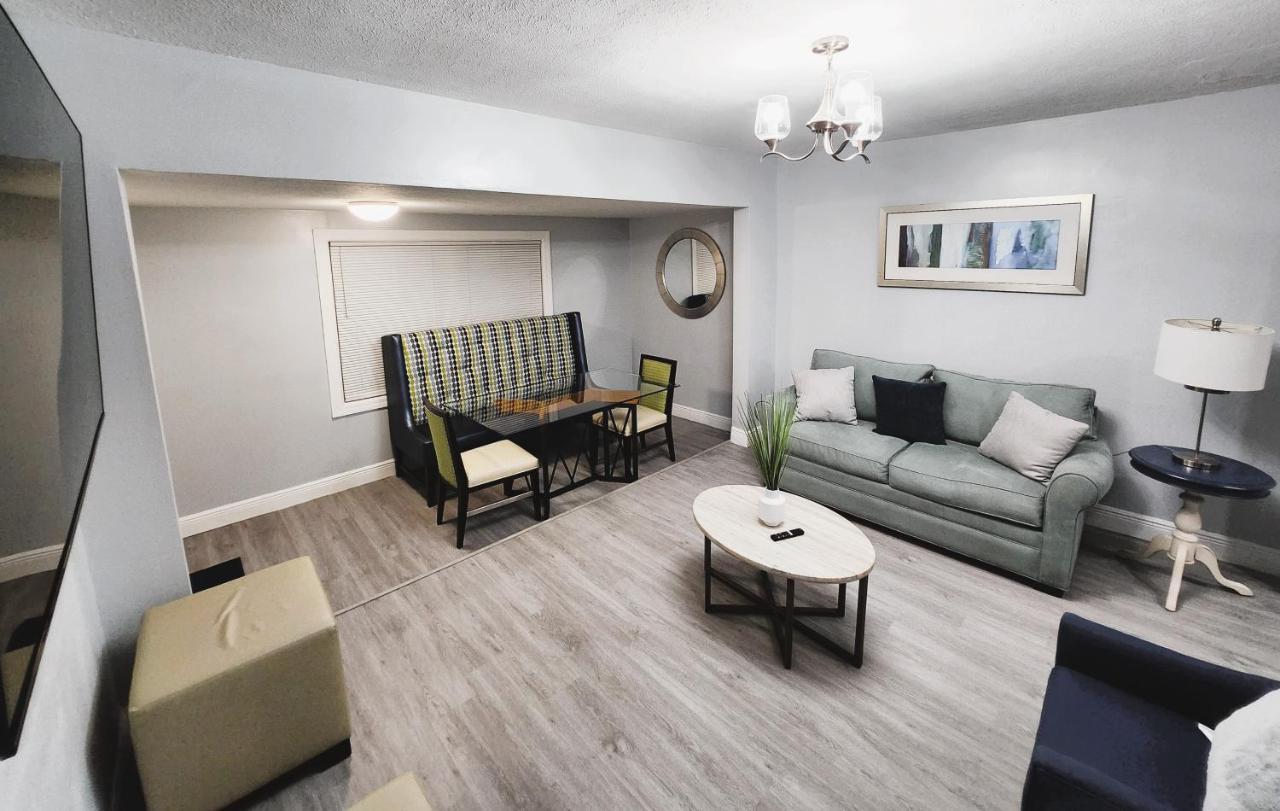 Cozy 3 Bedroom House Near Airport/Raymond Stadium/Downtown. タンパ エクステリア 写真
