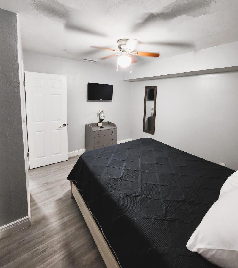 Cozy 3 Bedroom House Near Airport/Raymond Stadium/Downtown. タンパ エクステリア 写真