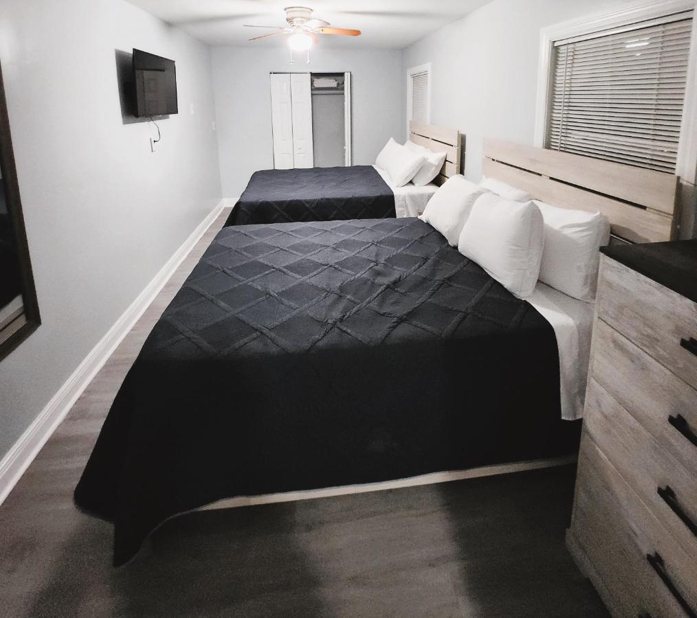 Cozy 3 Bedroom House Near Airport/Raymond Stadium/Downtown. タンパ エクステリア 写真