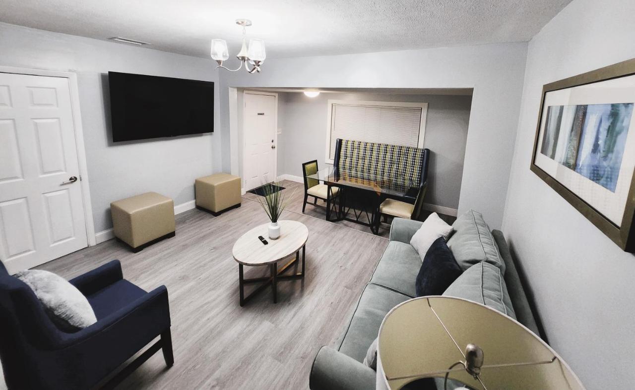 Cozy 3 Bedroom House Near Airport/Raymond Stadium/Downtown. タンパ エクステリア 写真