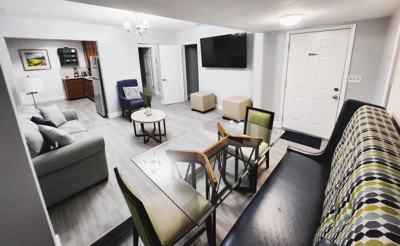 Cozy 3 Bedroom House Near Airport/Raymond Stadium/Downtown. タンパ エクステリア 写真