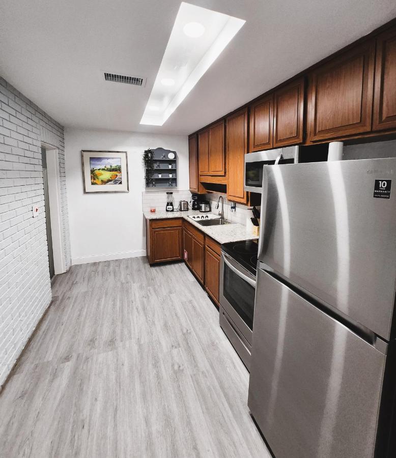 Cozy 3 Bedroom House Near Airport/Raymond Stadium/Downtown. タンパ エクステリア 写真