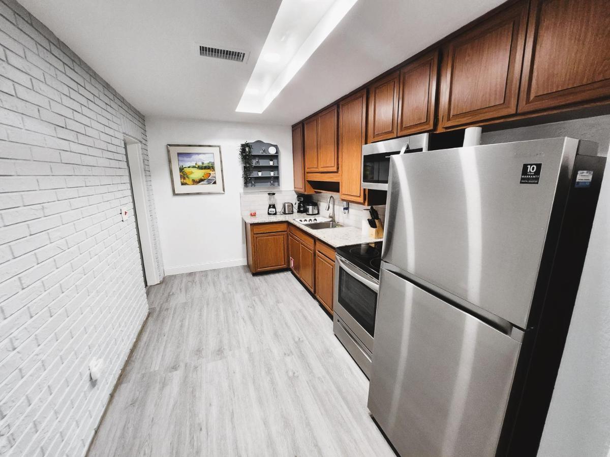 Cozy 3 Bedroom House Near Airport/Raymond Stadium/Downtown. タンパ エクステリア 写真